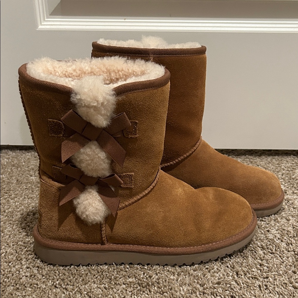 Kookaburra by Uggs Women Boots with Bows. Chestnut color. Size 8. Worn once.